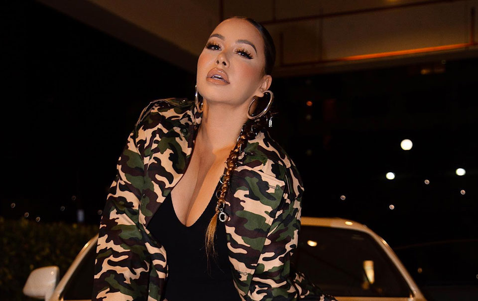 Chiquis Rivera muestra cómo le masajean las pompas ¡Sin pudor!
