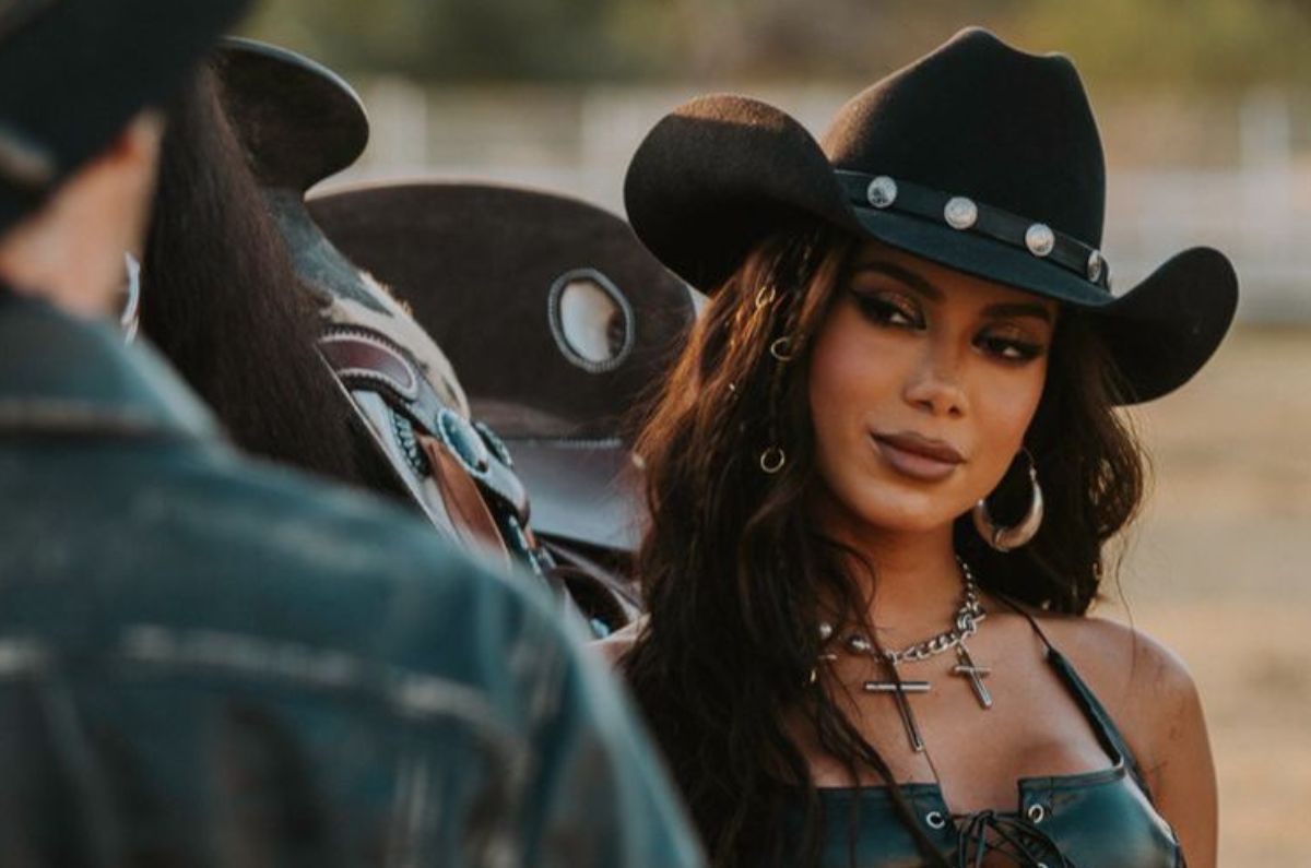 Anitta incursiona en el regional mexicano 