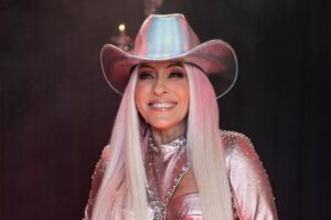 Yuri se vuelve grupera, cae en la tentación del regional mexicano