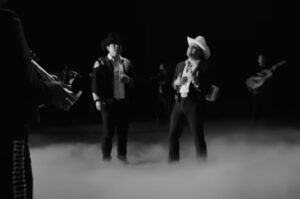  Christian Nodal y Alfredo Olivas canción “Se vienen días tristes”,