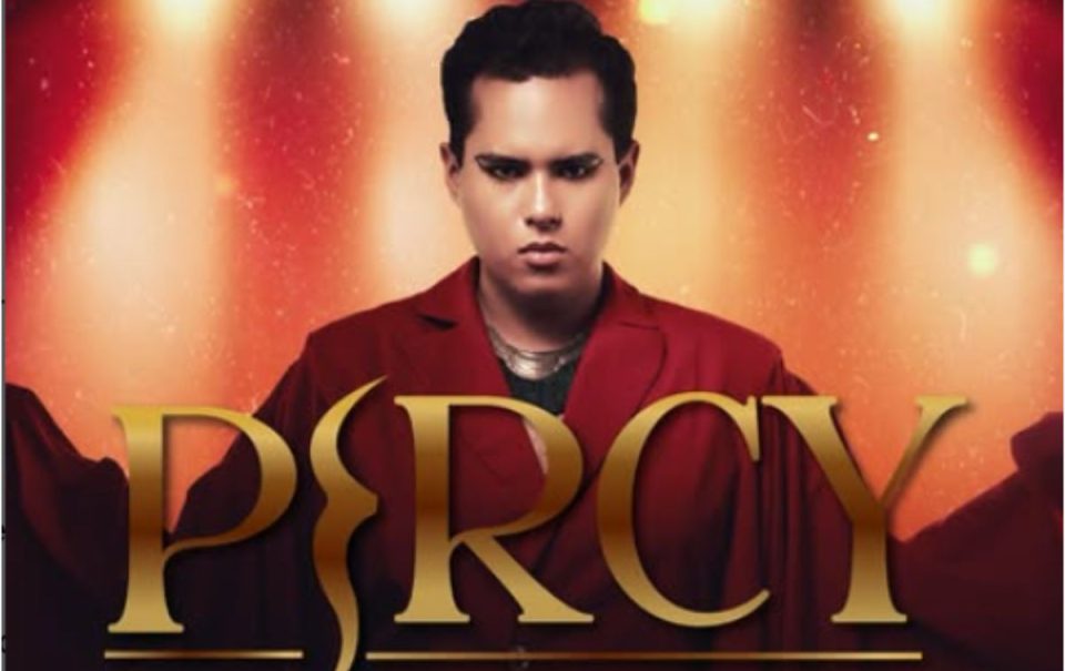Rompe moldes Percy con su mariachi pop y estilo único lleno de orgullo mexicano