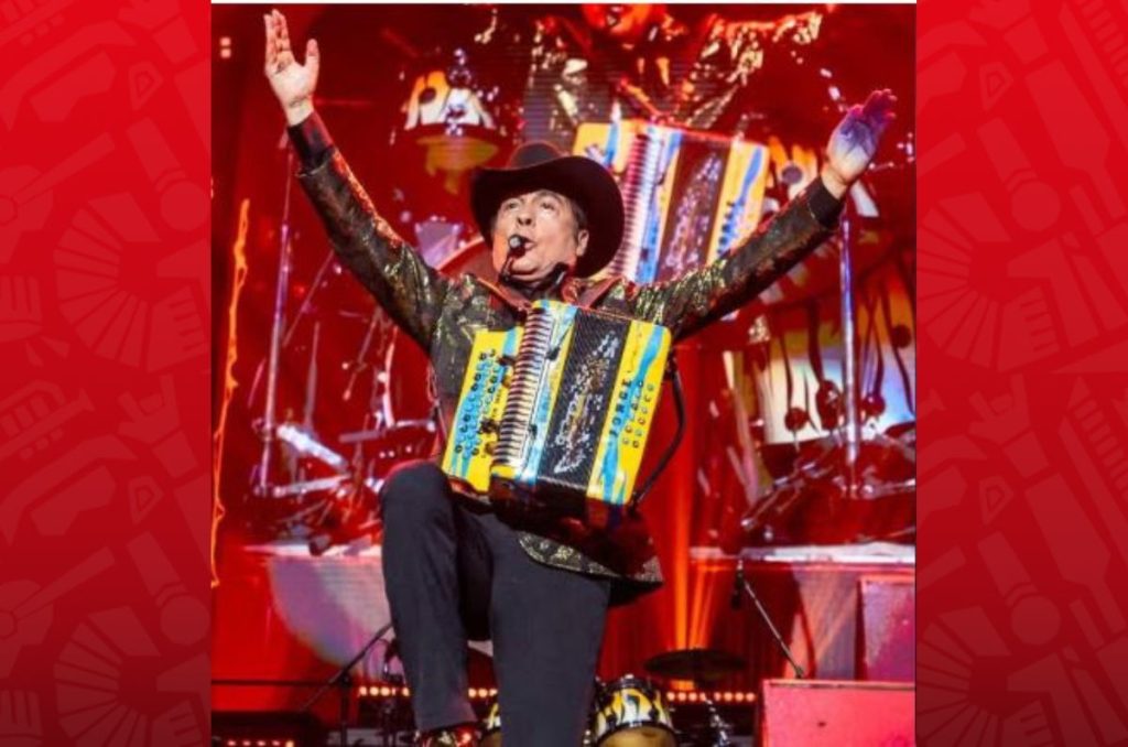 Jorge Hernández de los Tigres del Norte sufre caída