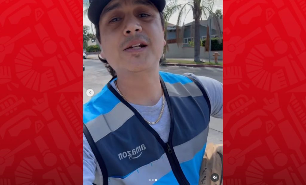 De cantane a repartidor, ¿Regulo Caro ahora trabaja para Amazon?