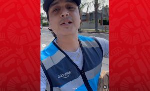 De cantane a repartidor, ¿Regulo Caro ahora trabaja para Amazon?