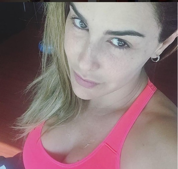 NINEL CONDE CON IMPACTANTE CAMBIO DE LOOK